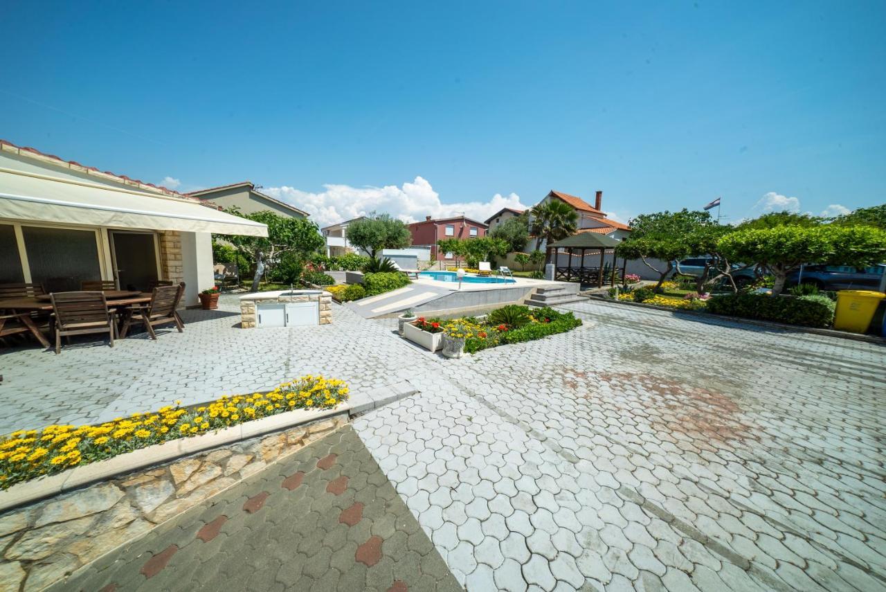 Villa Lulic Vir Exterior photo